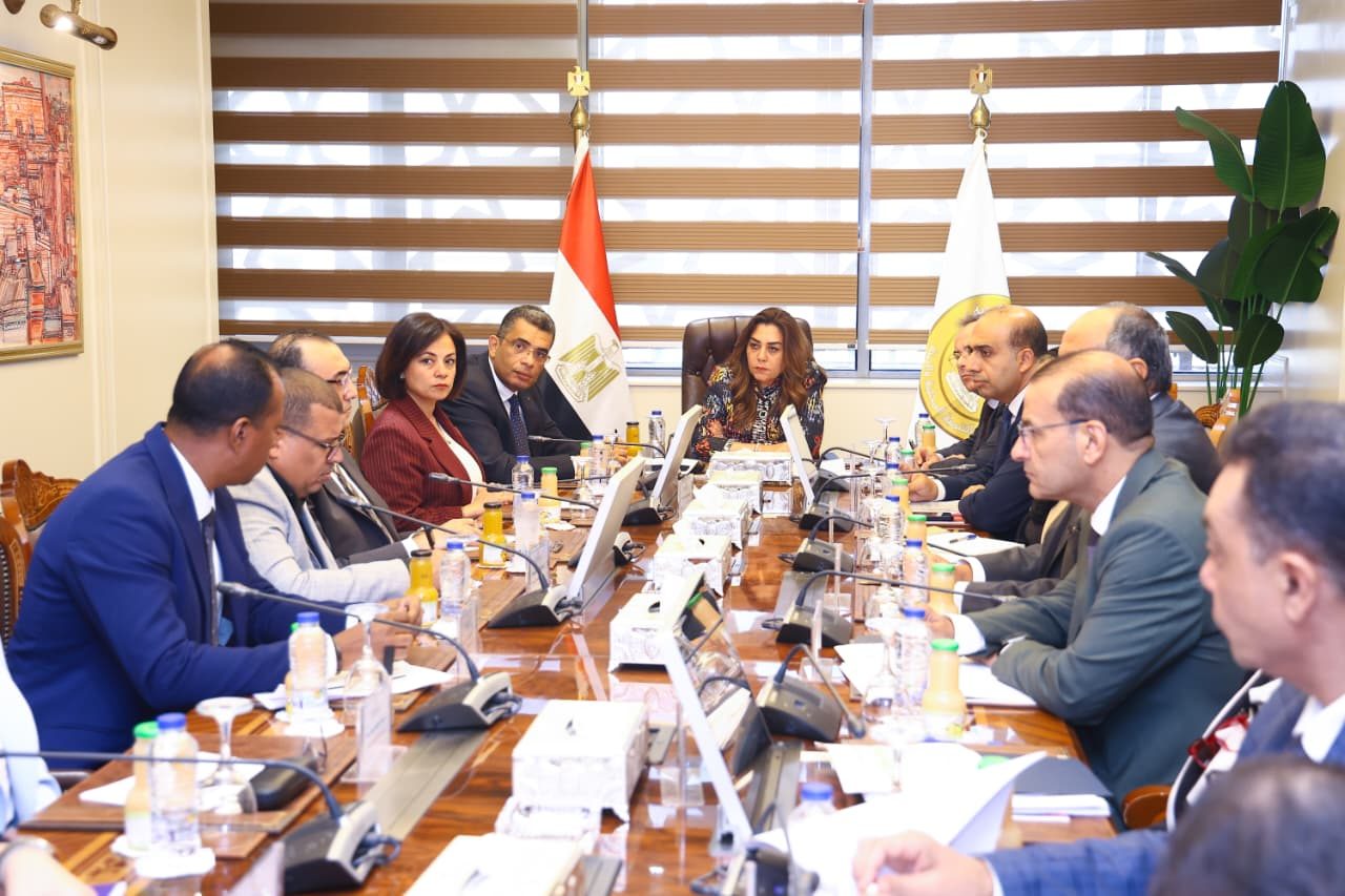 منال عوض تبحث مع محافظ البحر الأحمر آليات الحفاظ على التنمية الحضارية والسياحية للمحافظة