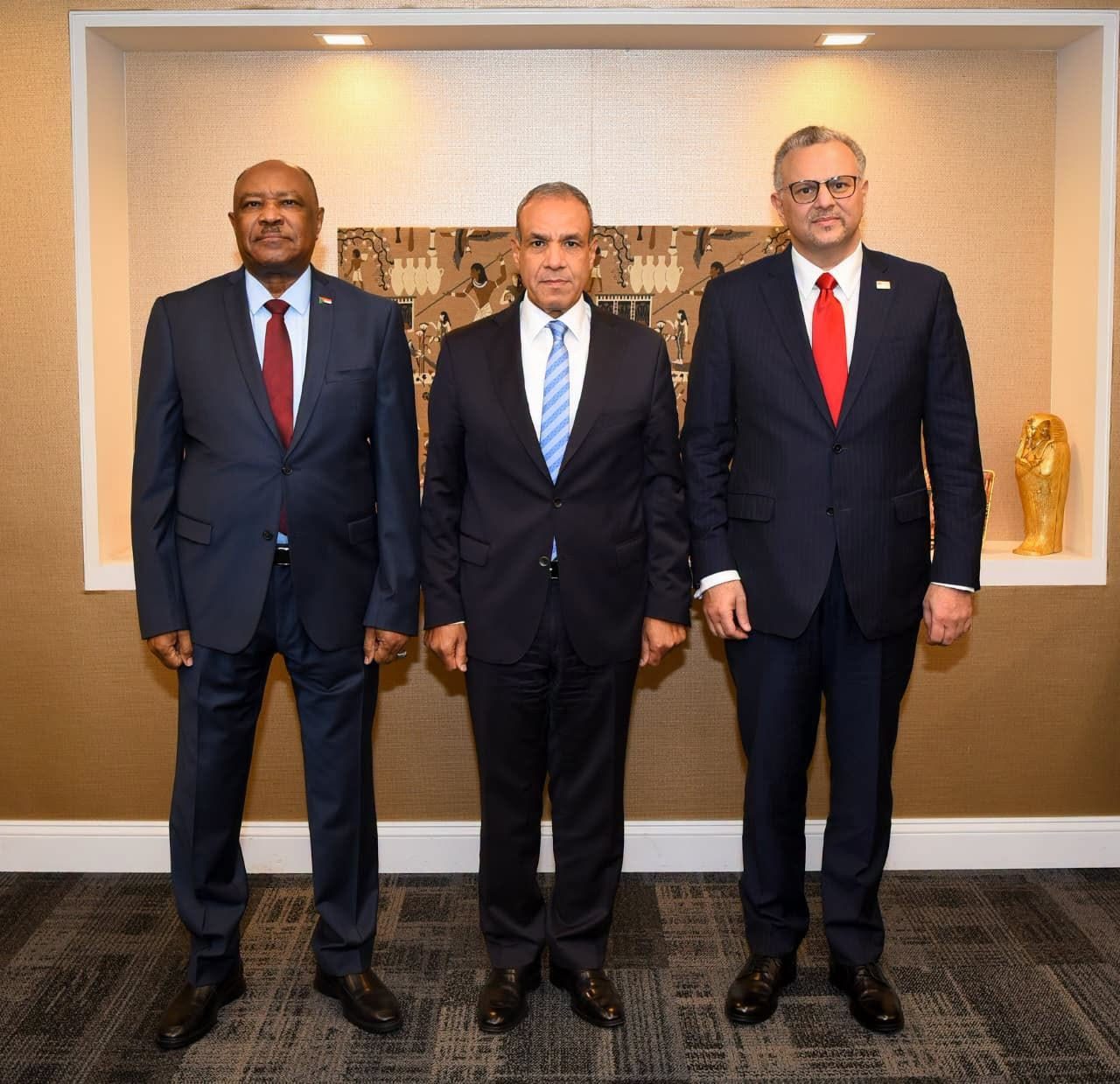 وزير الخارجية ونظيره السوداني