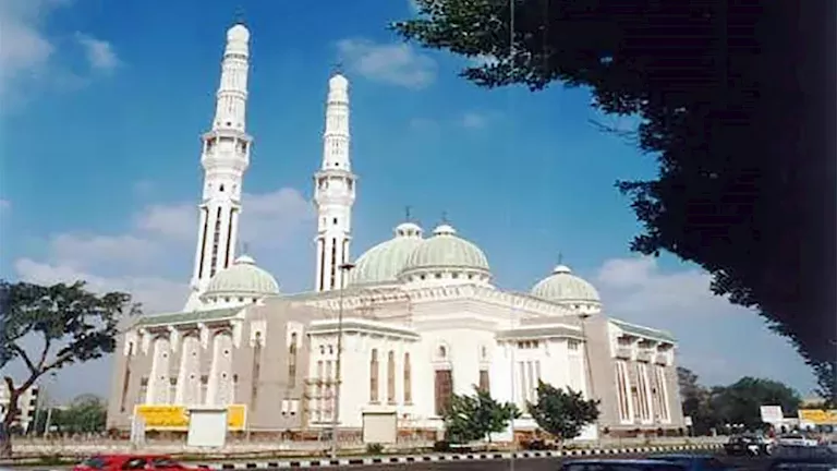 نقل شعائر صلاة اليوم الجمعة من مسجد النور بالعباسية