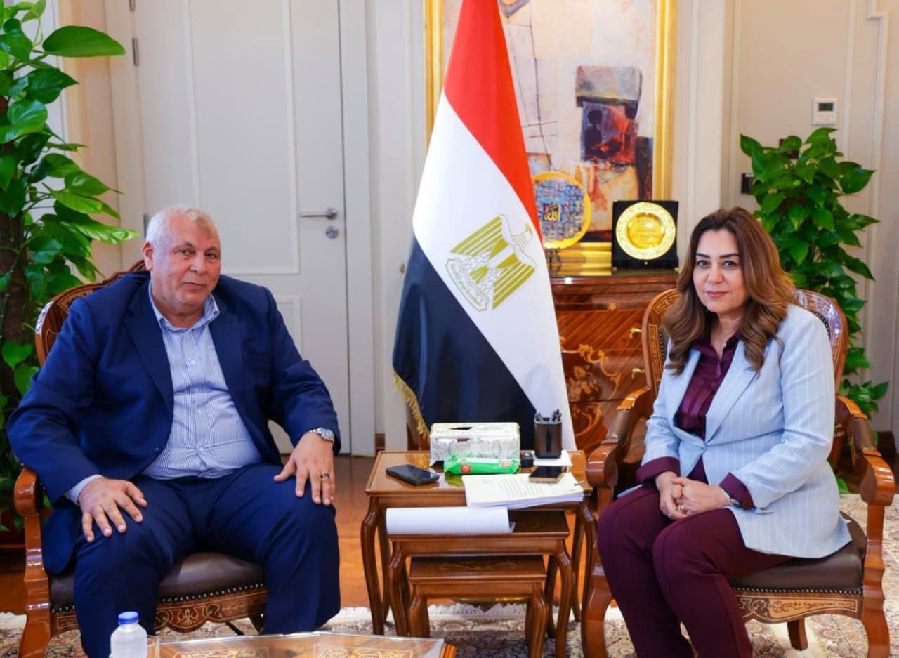 منال عوض تتابع تنفيذ مشروعات الخطة الاستثمارية وتطوير منظومة النظافة وإزالة التعديات وملفات التصالح والتقنين بمطروح