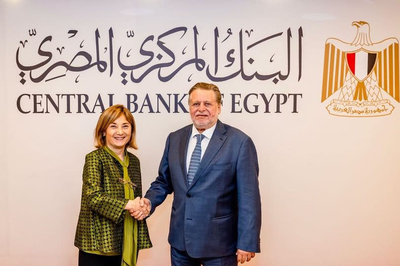 محافظ البنك المركزي المصري يلتقي نائب رئيس بنك الاستثمار الأوروبي