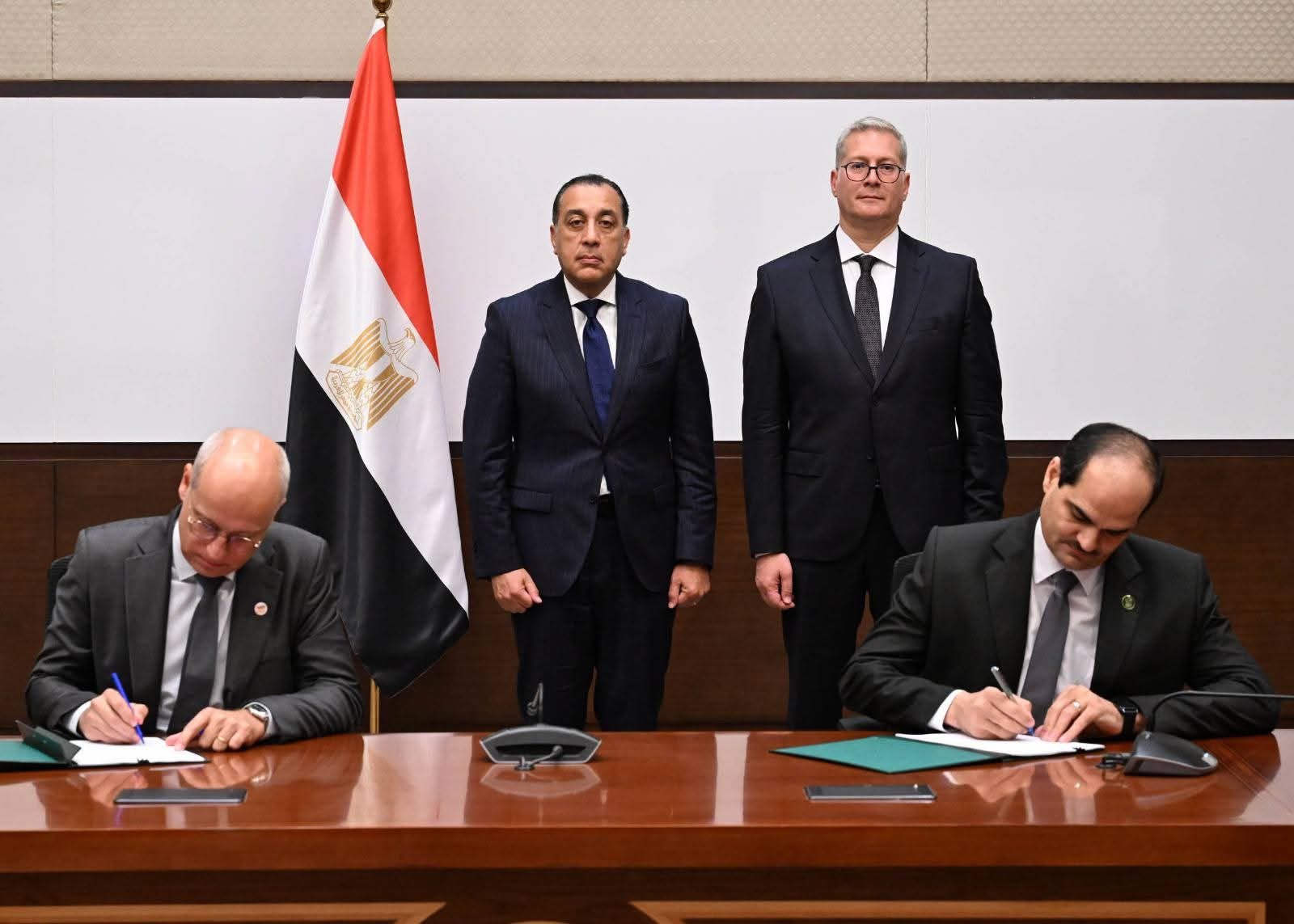 «البترول» و«توتال إنرجيز» يوقعان اتفاقًا للتعاون في استكشاف الغاز بغرب البحر المتوسط