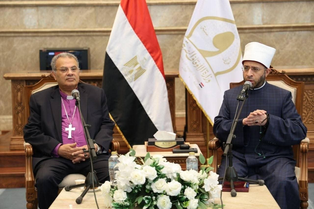 وزير الأوقاف يستقبل وفد الهيئة الإنجيلية بمسجد مصر الكبير للتهنئة بالأضحى