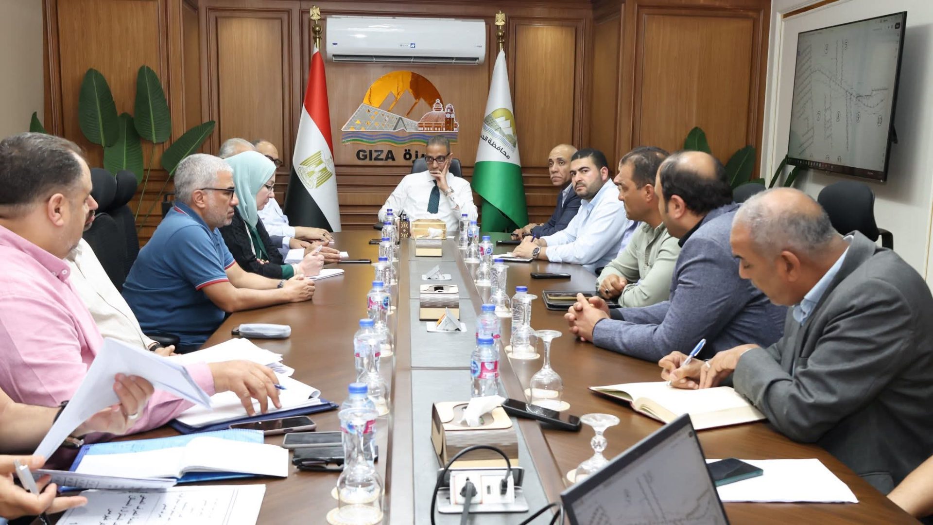 إجتماع محافظ الجيزة