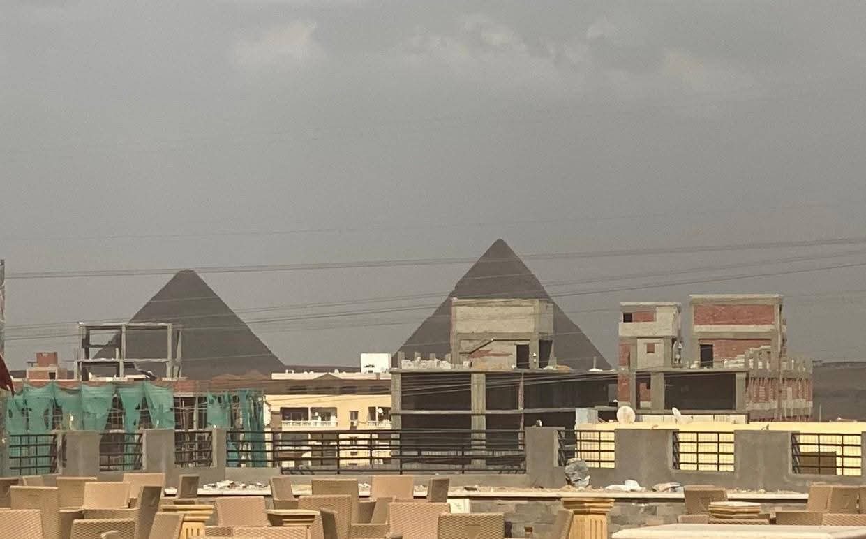 مخالفات البناء في هضبة الأهرام