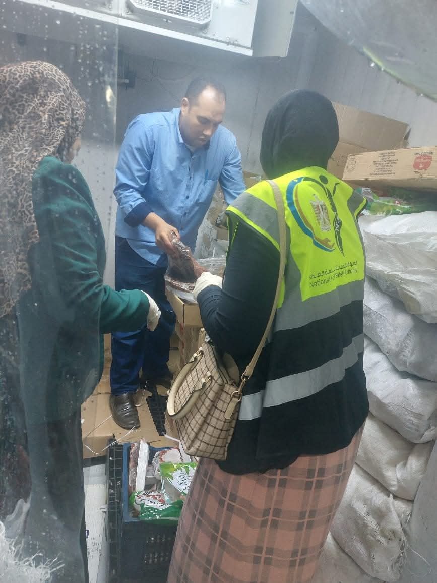 ضبط ربع طن لحوم ودجاج غير صالحة للاستهلاك الآدمي بحي شرق سوهاج