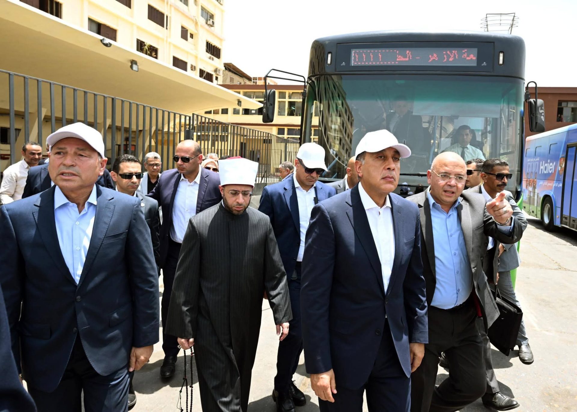 رئيس الوزراء يتفقد هيئة النقل العام بالقاهرة ويعلن متابعة المنظومة المطورة