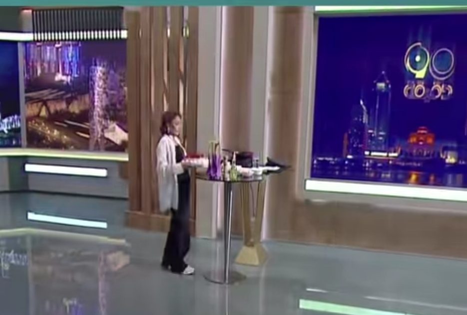 بسمة وهبة تطبخ شكشوكة على الهواء احتفالًا بانخفاض أسعار الطماطم والبيض