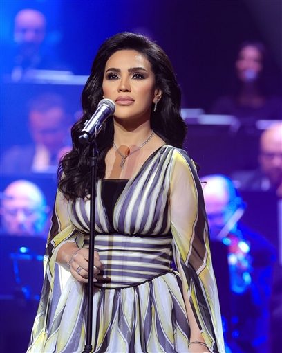 الفنانة مي فاروق