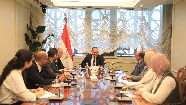 الدكتور عبدالعزيز قنصوة
