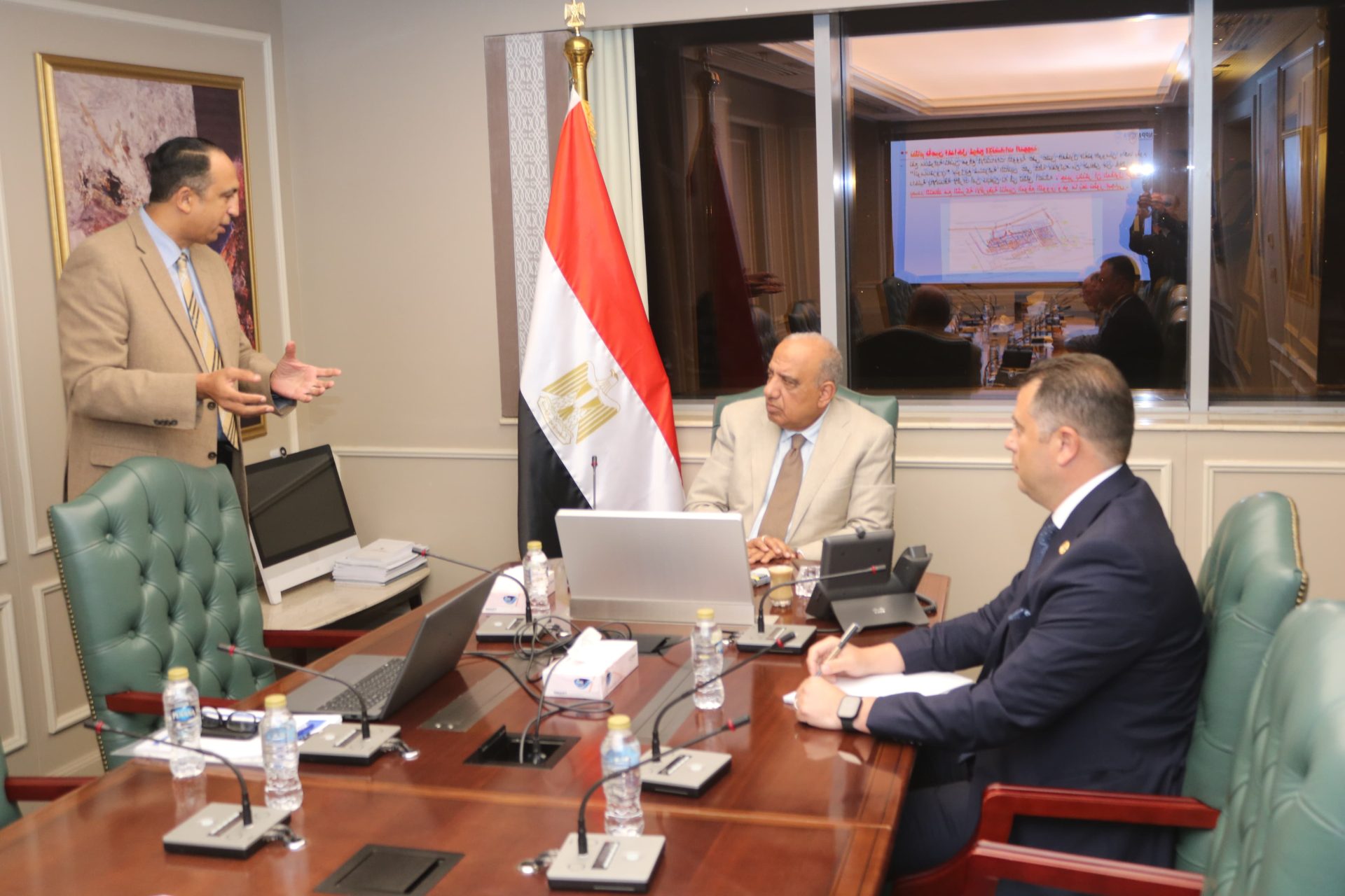 وزير الكهرباء