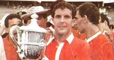 ذكرى نهائي 1992.. أيمن شوقي يحسم قمة الأهلي والزمالك في اللحظات الأخيرة ويمنح الأحمر الكأس للمرة الثانية تواليًا