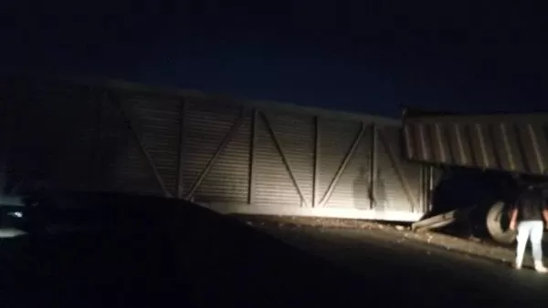 سقوط كوبري مشاة