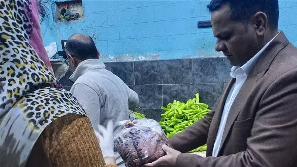 العثور على صرصار داخل وجبة مسقعة.. تموين السويس يحرر محضرًا ضد مطعم بحي الأربعين