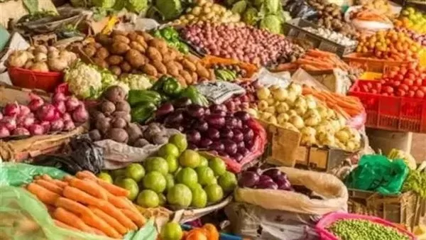 أسعار الخضروات والفاكهة اليوم السبت.. الطماطم تبدأ من 6 جنيهات والمانجو تصل لـ100