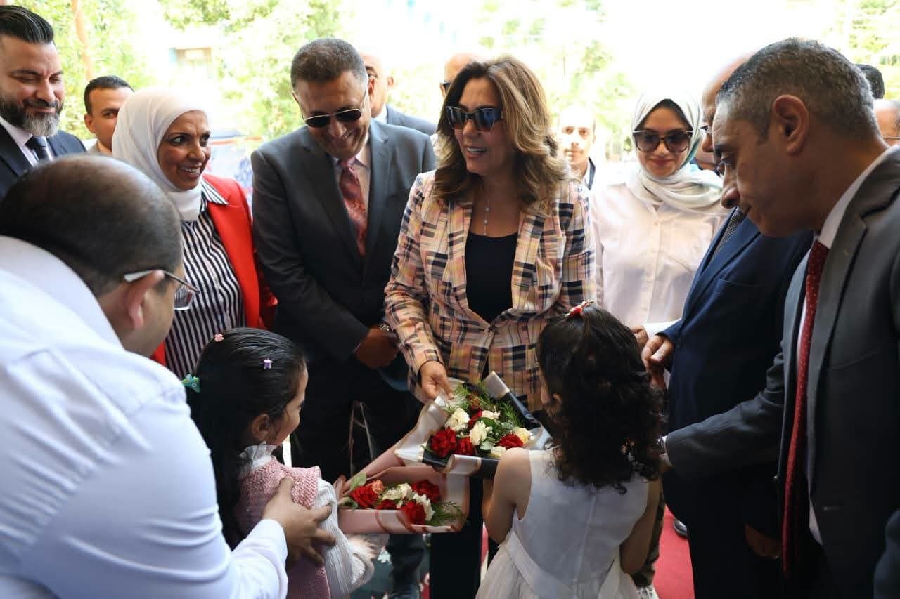 الافتتاح
