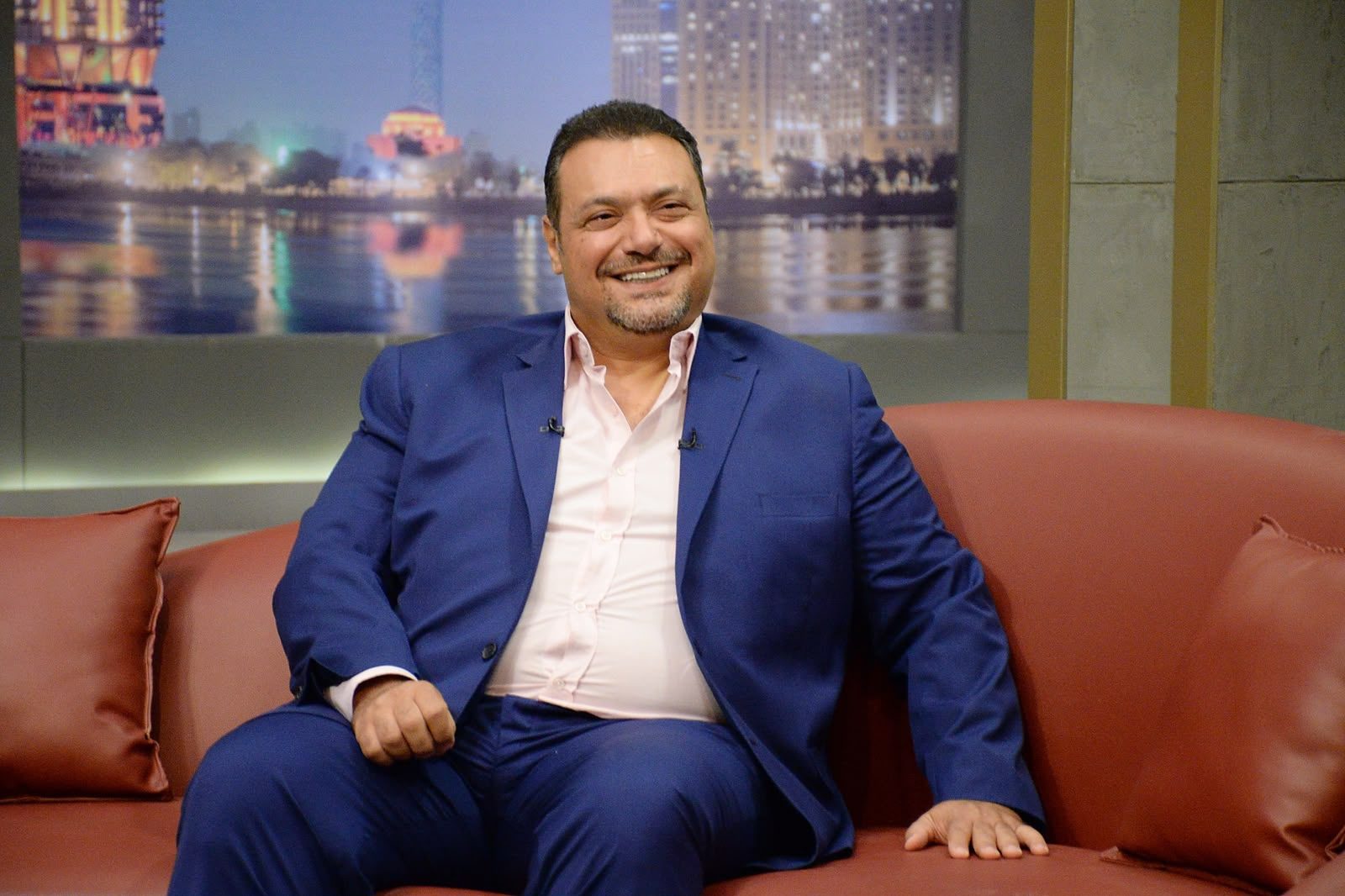 مراد مكرم: "لو الأكل مش عاجبني بحطه في طبق مراتي