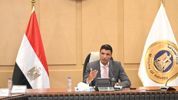 خالد هاشم وزير الصناعة