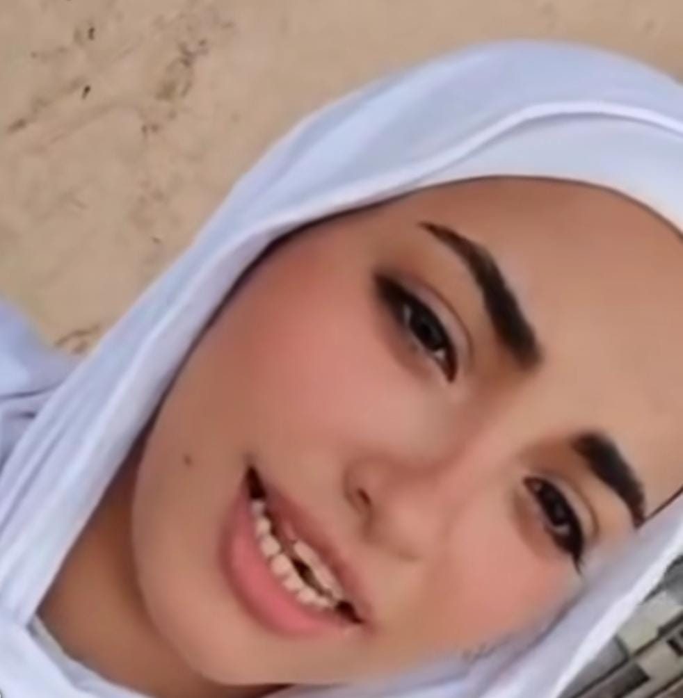 الفتاة