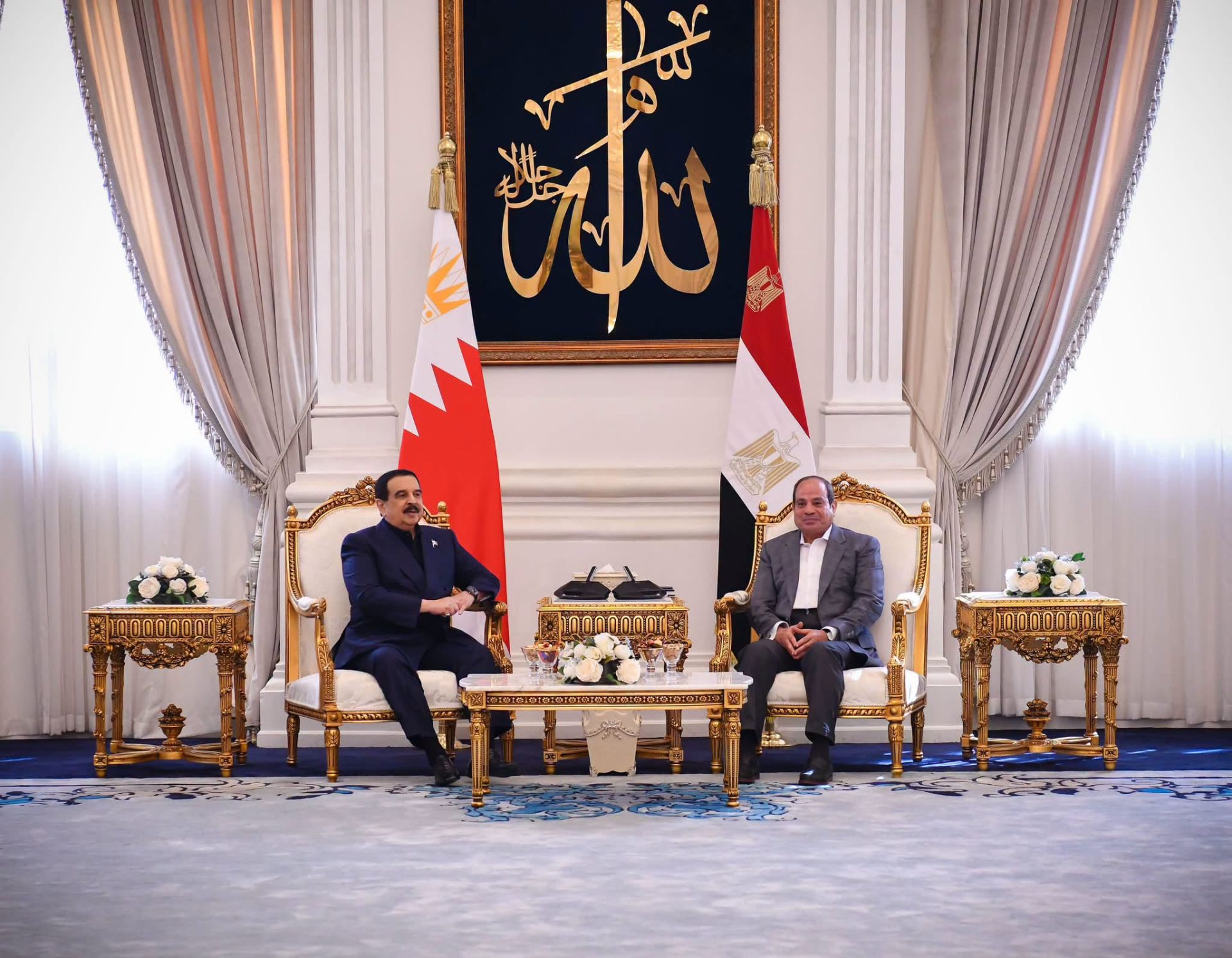 الرئيس السيسي يستقبل ملك البحرين في العلمين الجديدة لبحث تعزيز التعاون الثنائي