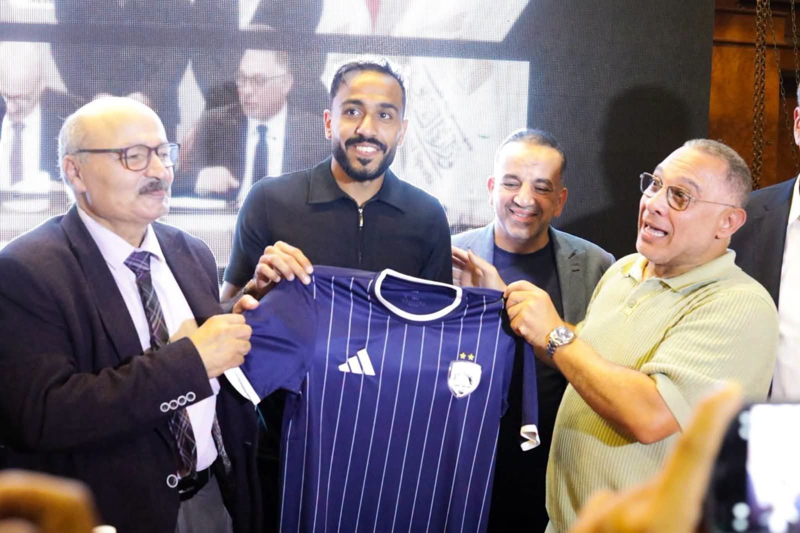 الكشف عن القميص الرسمي لفريق الشرقية إنبي في الدوري الممتاز للموسم الجديد