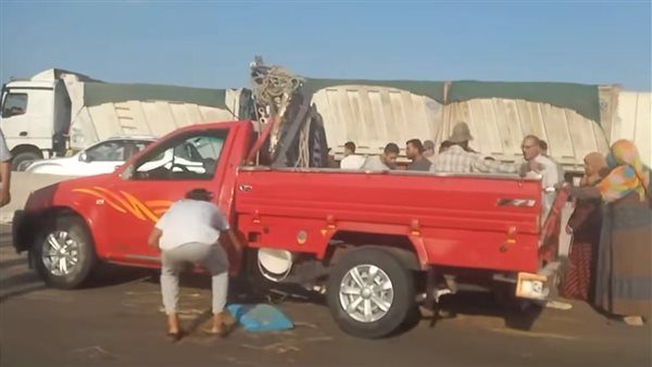 انقلاب سيارة ربع نقل على محور 30 يونيو ببورسعيد.. إصابة 16 شخصًا بينهم طفل