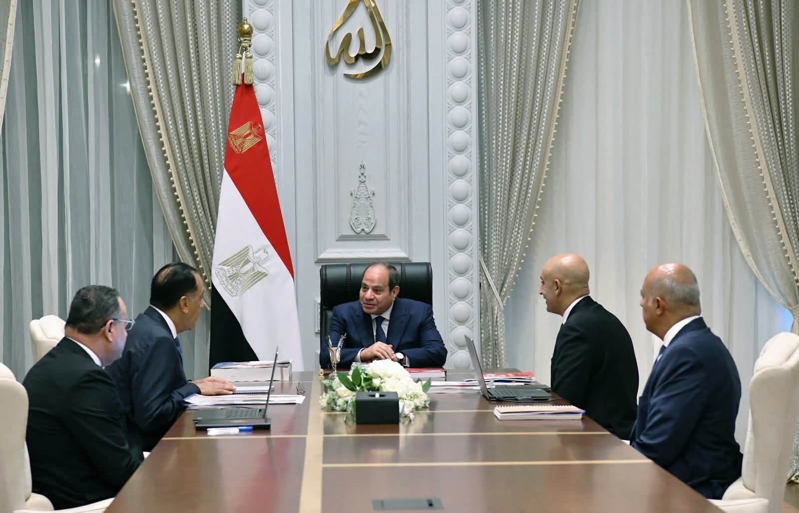 قبل بداية الدراسة.. الرئيس السيسي يوجه بتخفيف أعباء الدراسة وضمان الحد الأدنى للأجور في المدارس