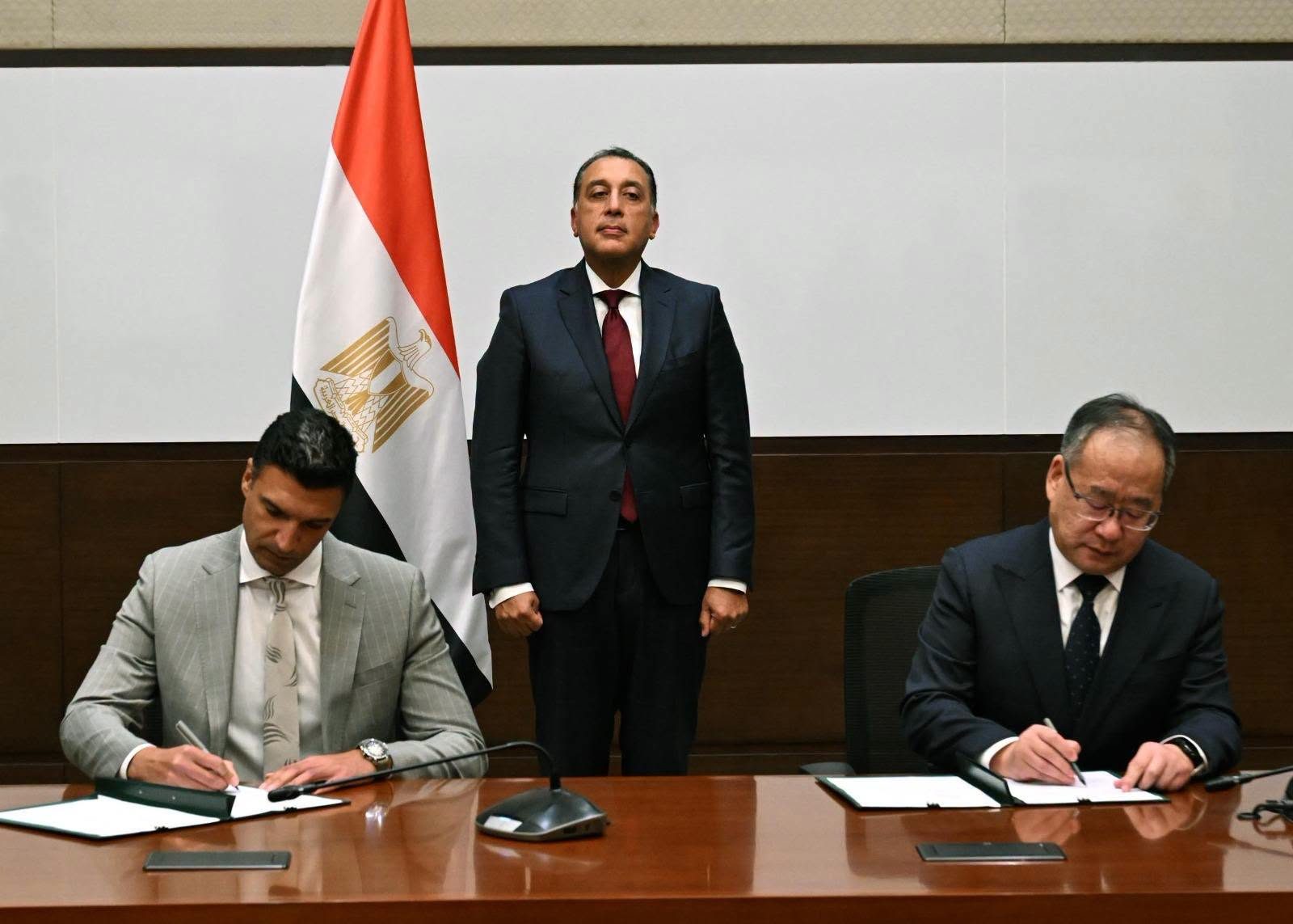 توقيع اتفاقية لإنشاء مجمع صناعي متكامل لإنتاج إطارات السيارات الملاكي والأتوبيسات