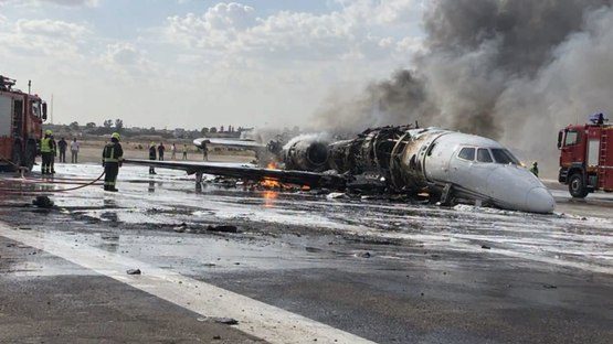 تحطم طائرة في مطار مصراتة الدولي