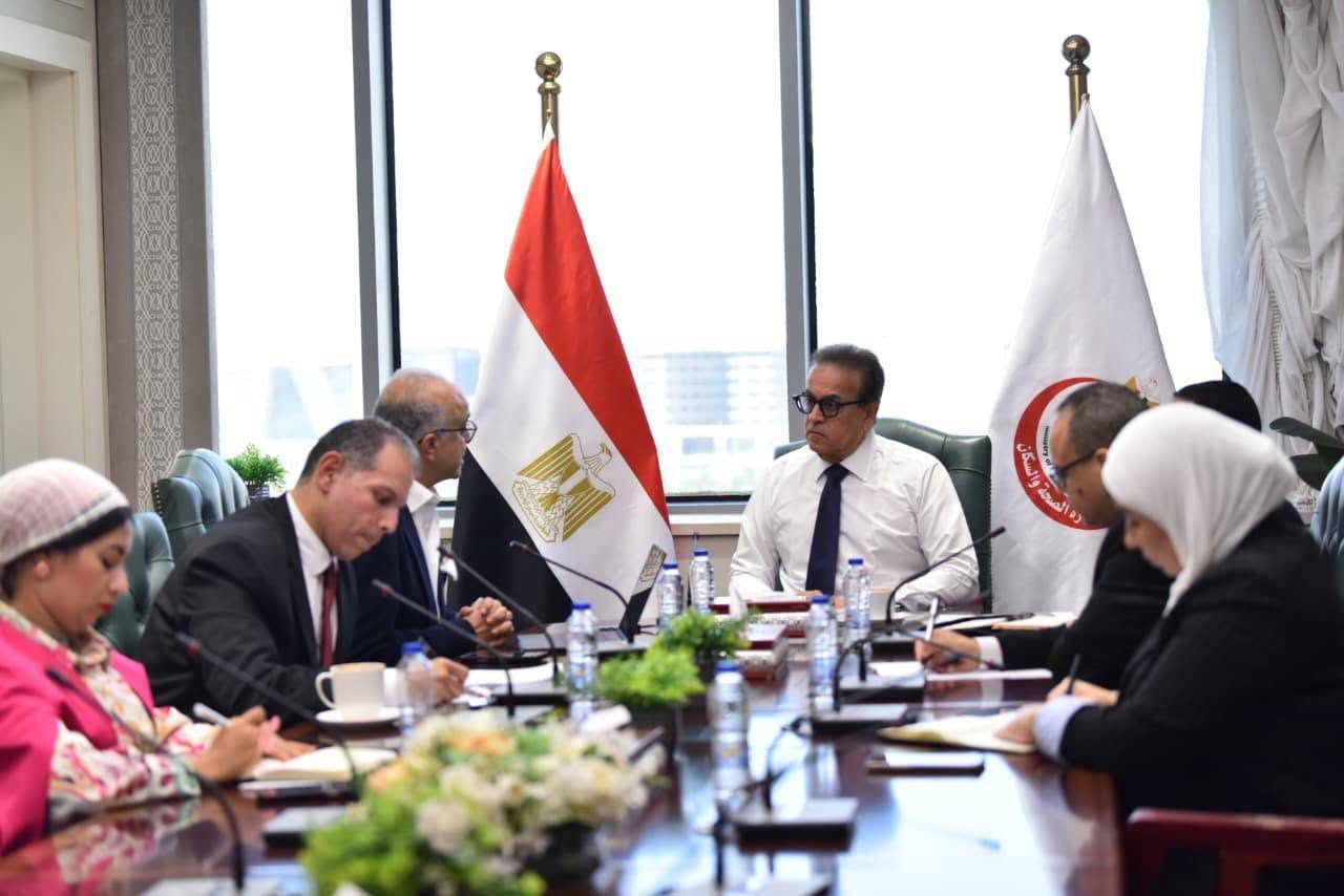 وزير الصحة يناقش سبل تعزيز المبادرة الوطنية للكشف المبكر عن المياه الزرقاء «الجلوكوما»