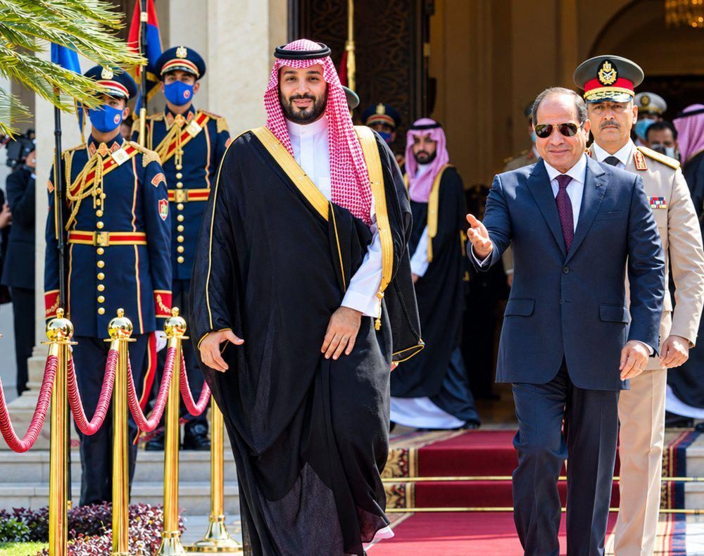 الرئيس السيسى يودّع ولى العهد السعودى بمطار القاهرة الدولى