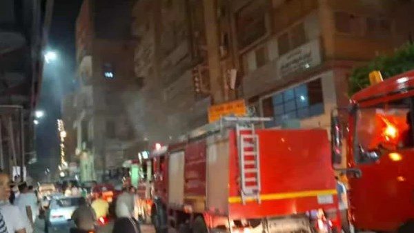 مأساة في طنطا.. مصرع أم وإصابة أطفالها الثلاث بالاختناق في حريق هائل بشقة