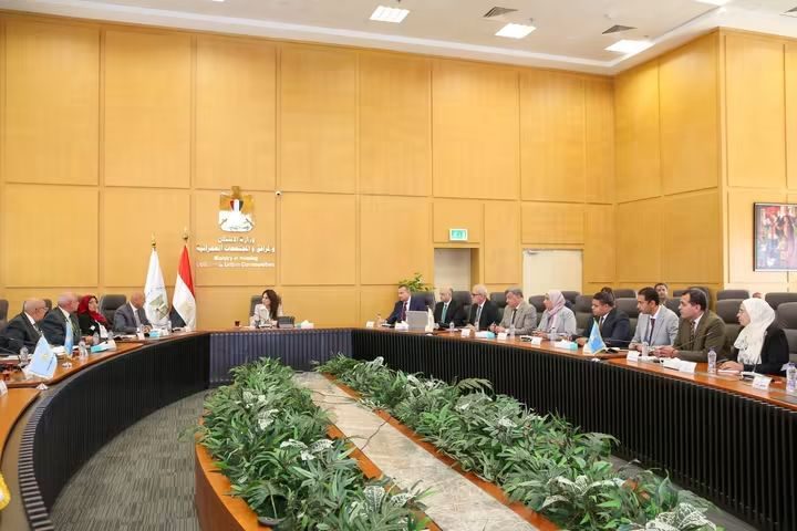 خلال الاجتماع