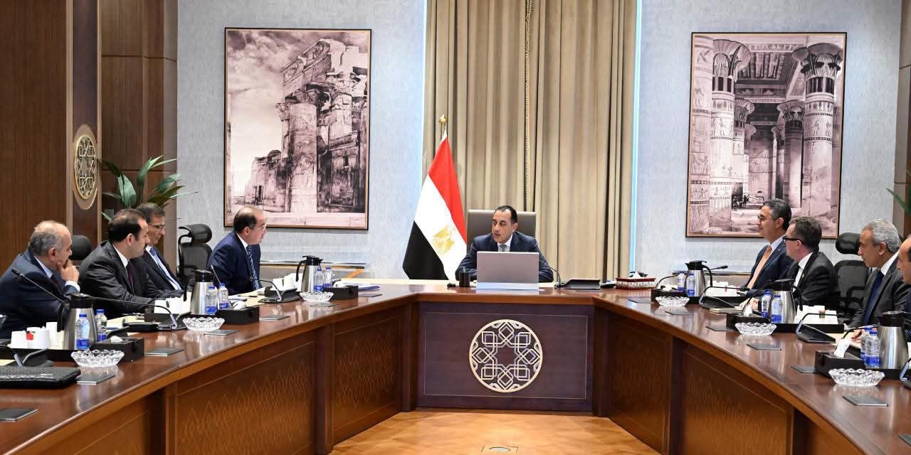 رئيس الوزراء يتابع موقف زيادة مخزون السلع الاستراتيجية واستقرار الأسواق بالتنسيق بين مختلف الجهات