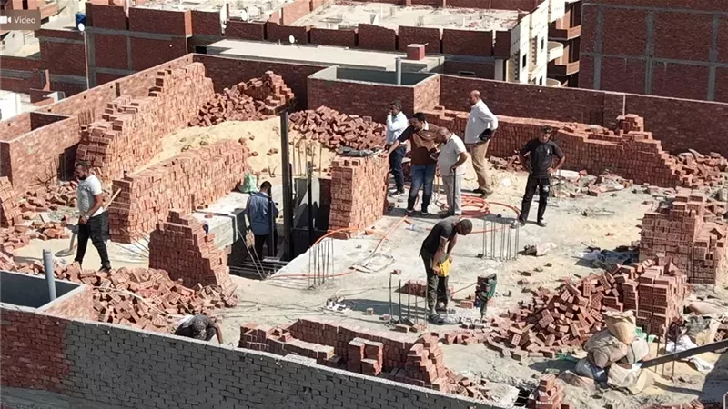 محافظ الدقهلية يأمر بإزالة عقار مخالف في طلخا فورًا