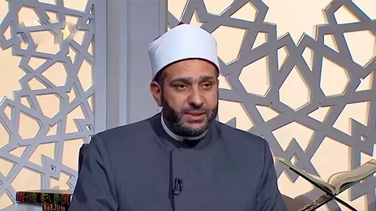أمين الفتوى يجيب على سؤال زوجة ترعى حماتها وتشعر بالضغط: خدمة الحماة باب من أبواب الجنة