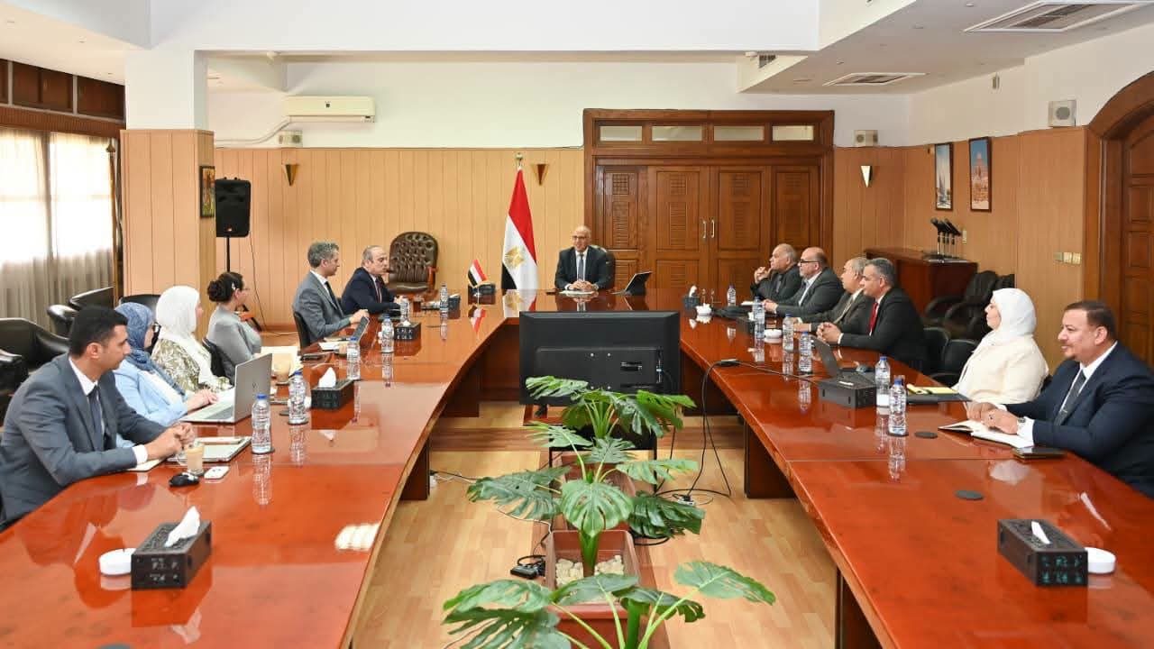 خلال الاجتماع