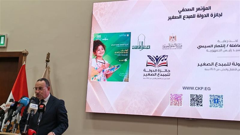 الدكتور عبد العزيز قنصوة