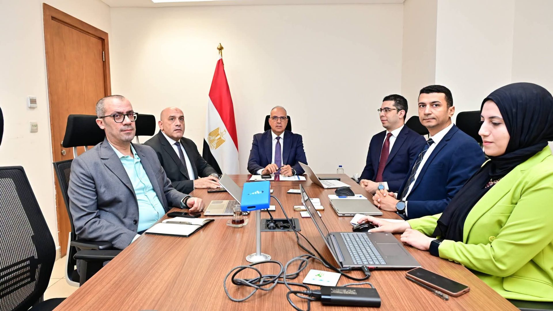 خلال الاجتماع
