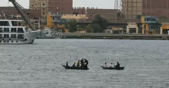 التحقيق في مصرع سائق غرقًا في نهر النيل بالوراق