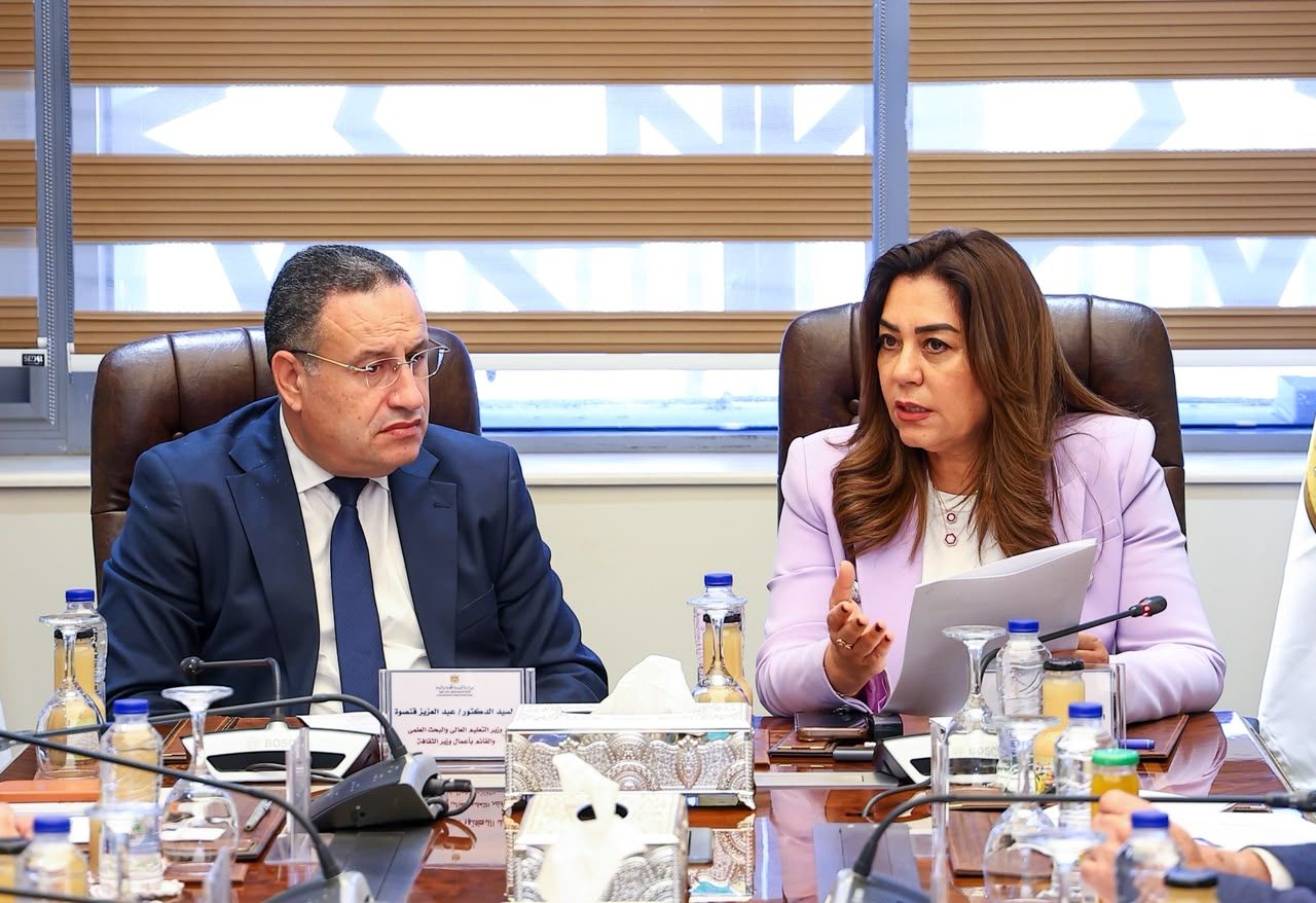 منال عوض وقنصوة يتابعان الموقف التنفيذي لمشروع تصميم وتنفيذ تمثال الطبيب العالمي مجدي يعقوب بمحافظة الجيزة