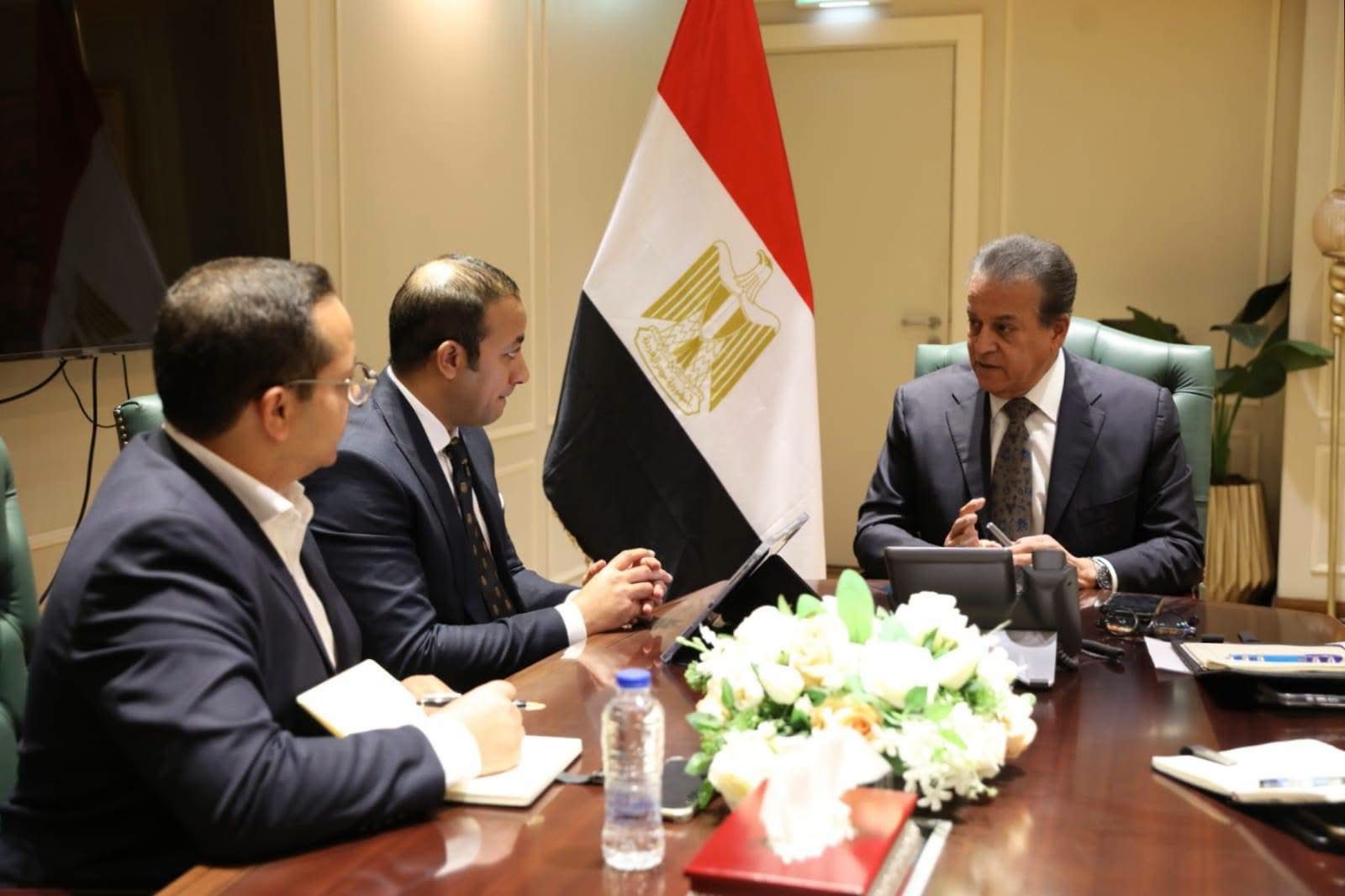 بالشراكة مع «سامسونج».. وزير الصحة يبحث توطين تصنيع أجهزة الموجات فوق الصوتية وتصديرها لأفريقيا
