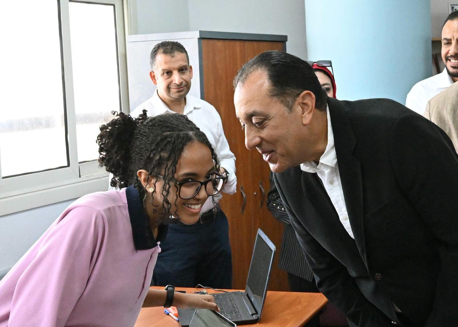 رئيس الوزراء يفتتح مدرسة المتفوقين في العلوم والتكنولوجيا "STEM"