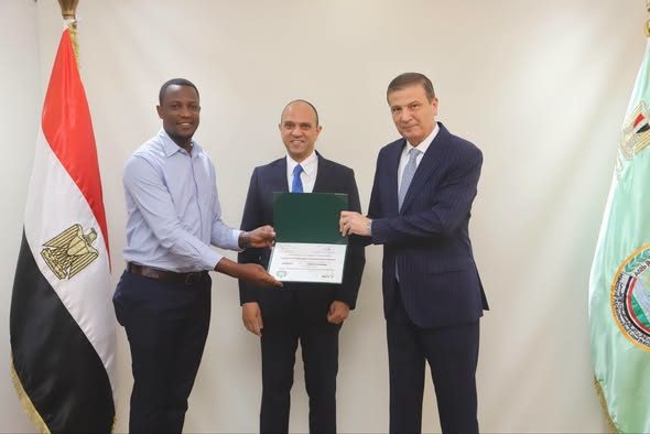 وزير الزراعة يسلم شهادات التخرج لمتدربي جمهورية أوغندا في ختام برنامج "الزراعة المتكاملة لتعزيز الأمن الغذائي"