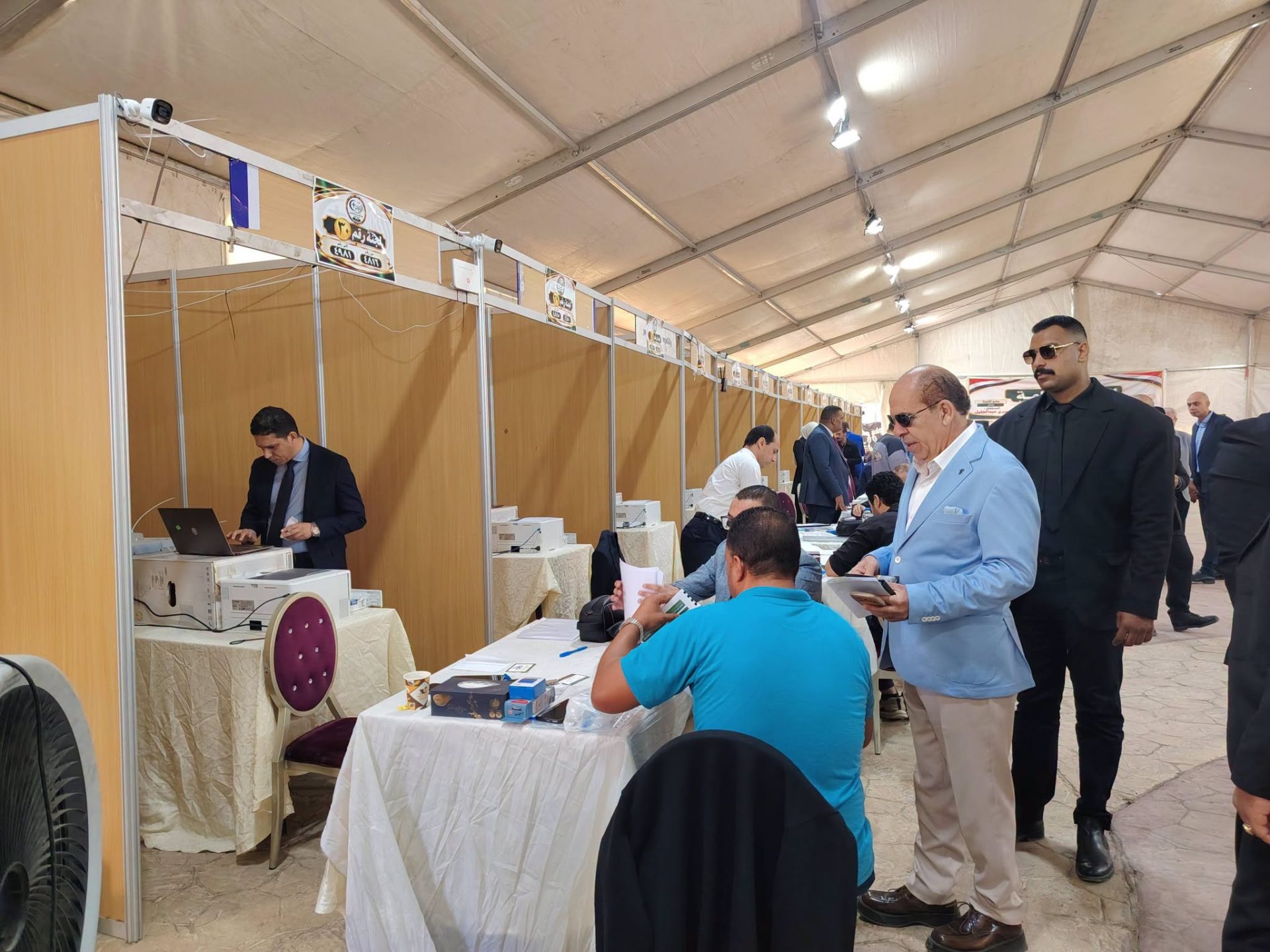 وصول اللجنة المشرفة على انتخابات الهيئة العليا لحزب الوفد إلى المقر الرئيسي
